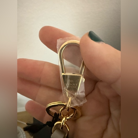 Gucci KEYCHAIN WITH GUCCI SCRIPT, NWT, Grey - Picture 5 of 7
